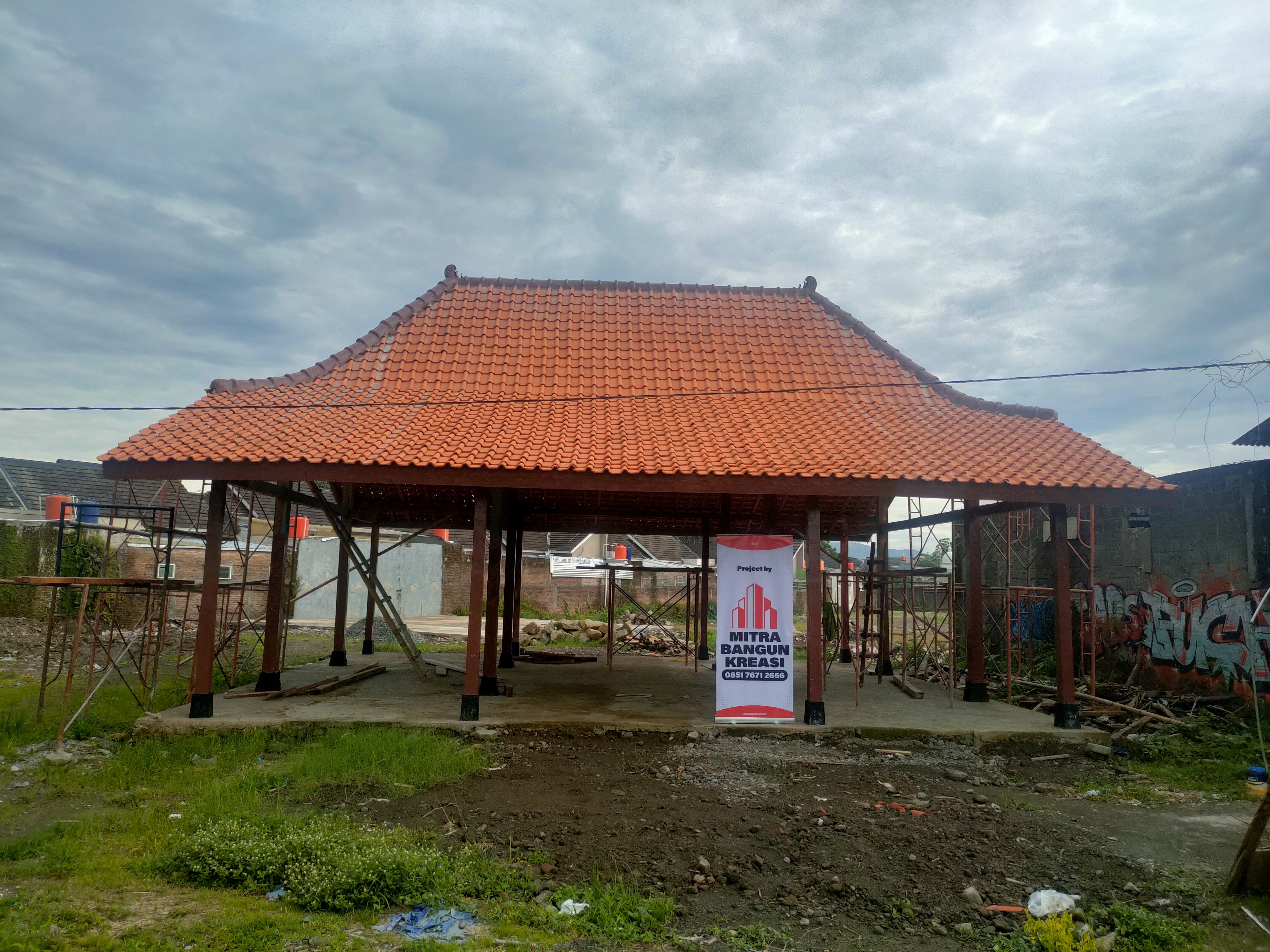 Gazebo Resto Parkiran Luas